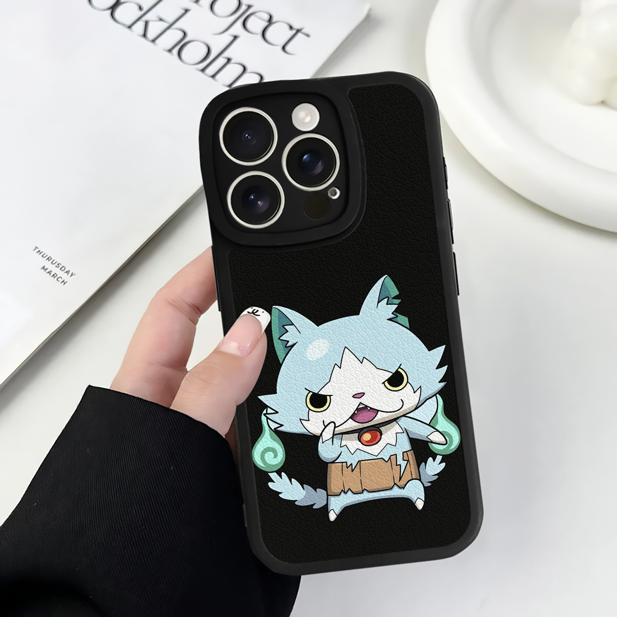 （画像用） 妖怪ウォッチ Yo-kai Watch 【iPhone 16シリーズ対応】シリコンスマホケース（レザー調） 材質：シリコン